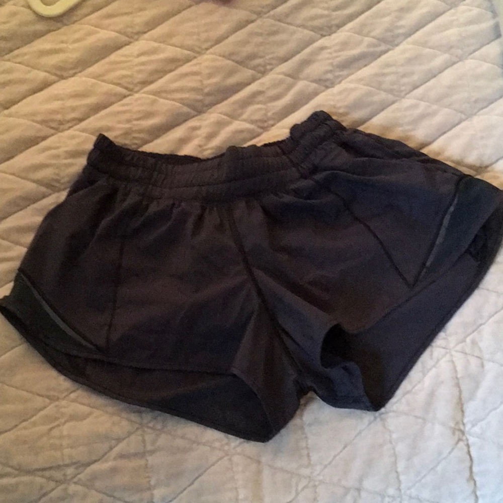 Lululemon Short - navy blue size 4